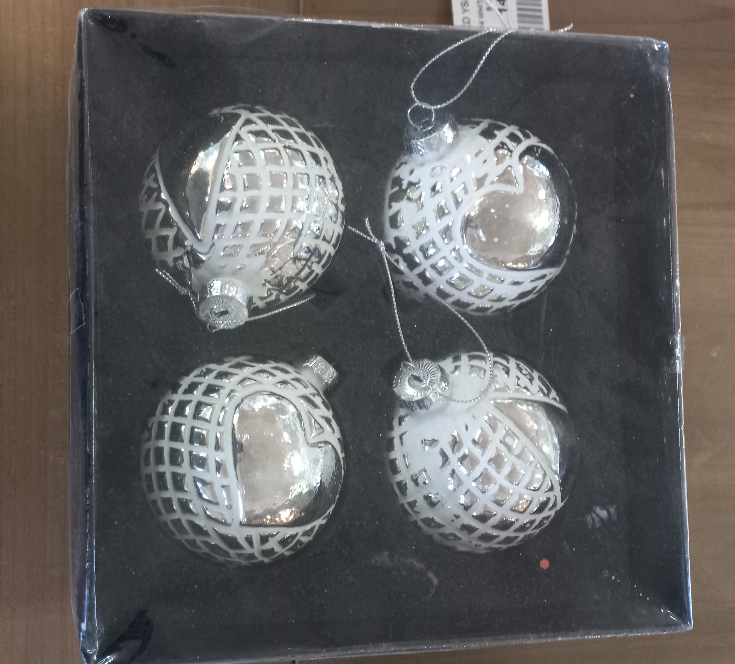 S/4 WHITE SILVER BALLS